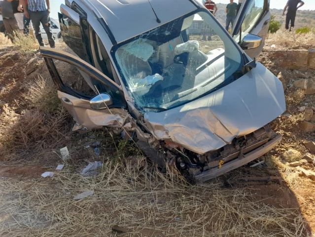 Elazığ'da iki hafif ticari araç çarpıştı: 6 yaralı