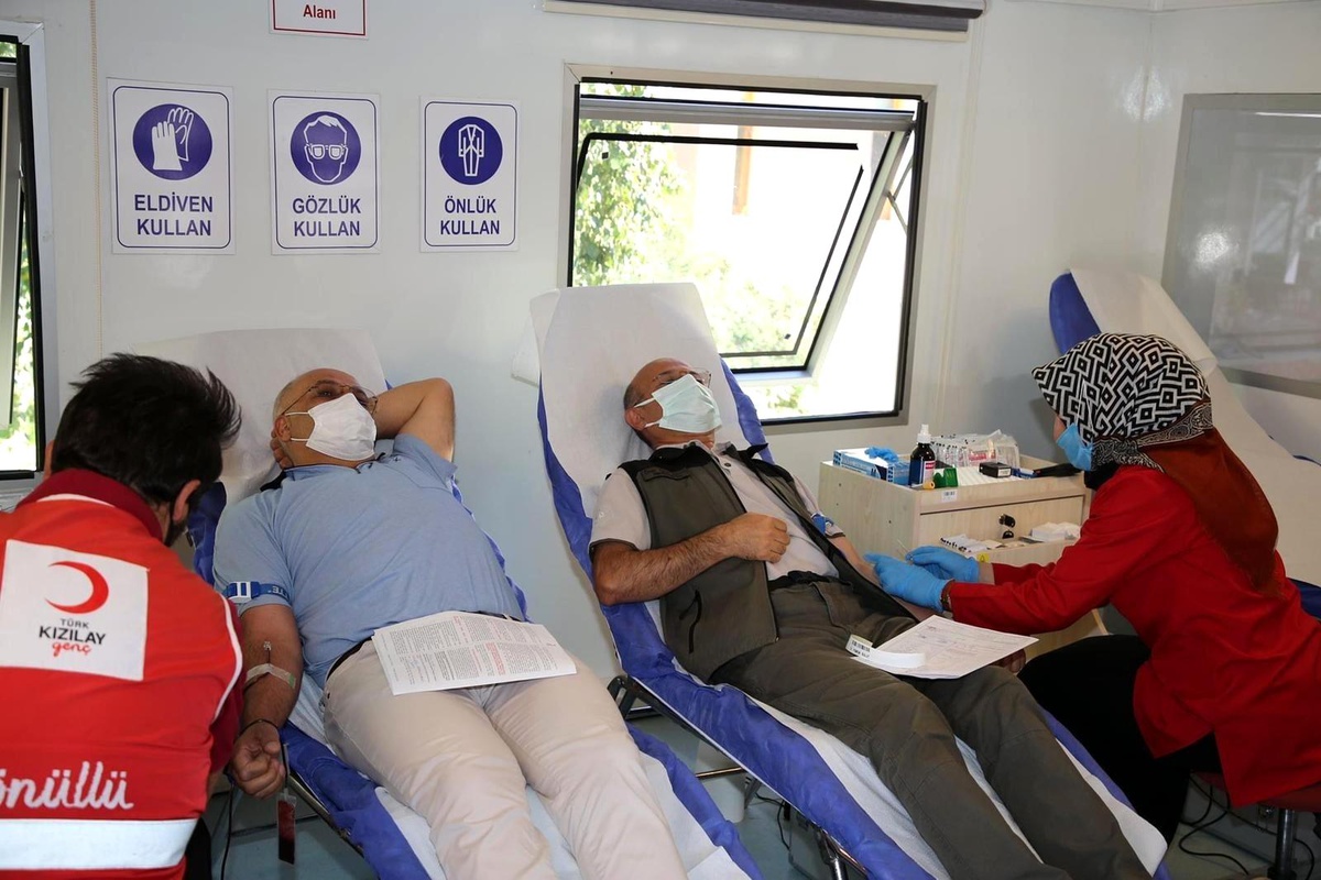 Erzurum Orman Bölge Müdürlüğü Personeli Kızılay\'a Kan Bağışında Bulundu