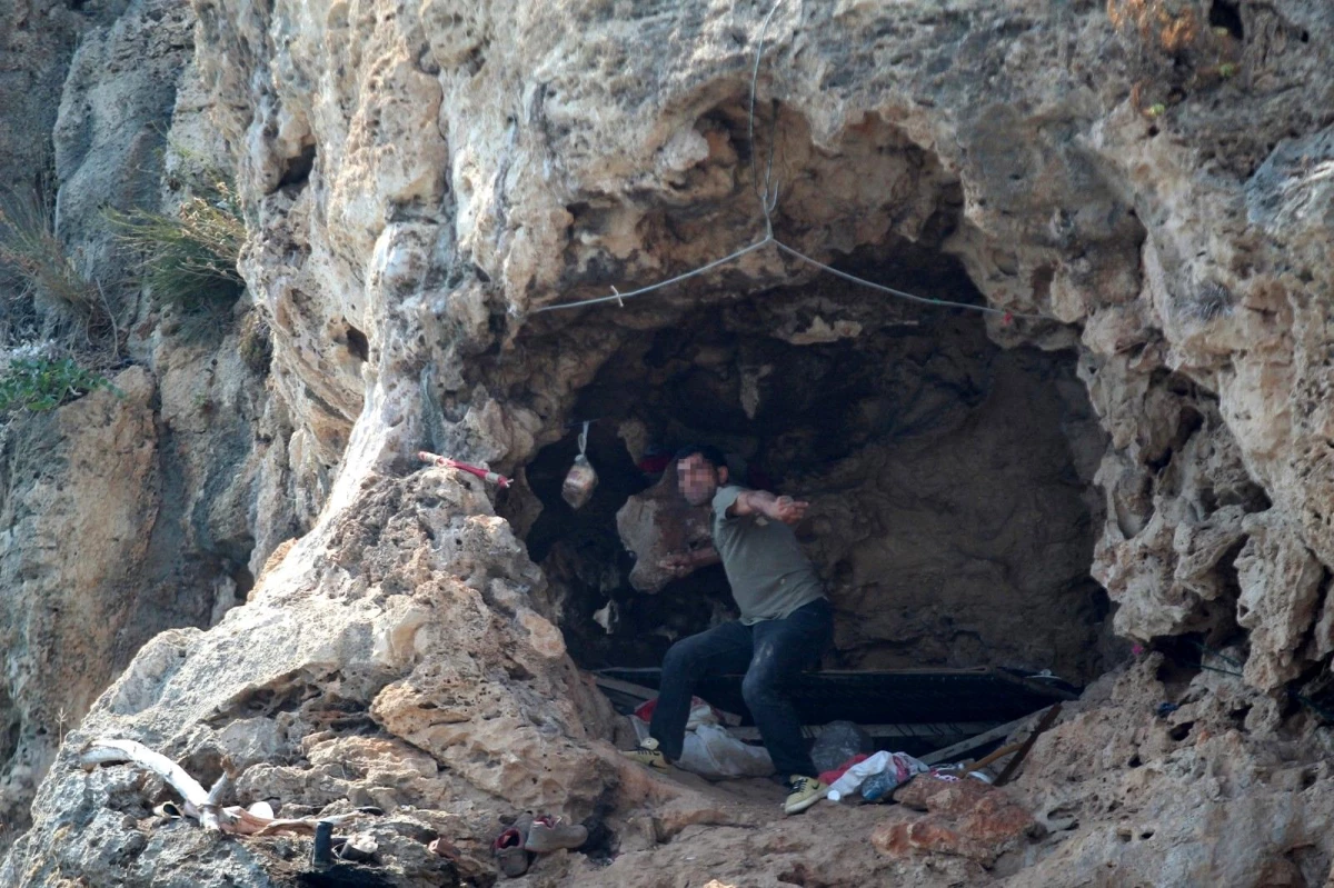 Son dakika haber | Falezlerdeki mağarada ölümle burun buruna yaşama zabıta müdahalesi