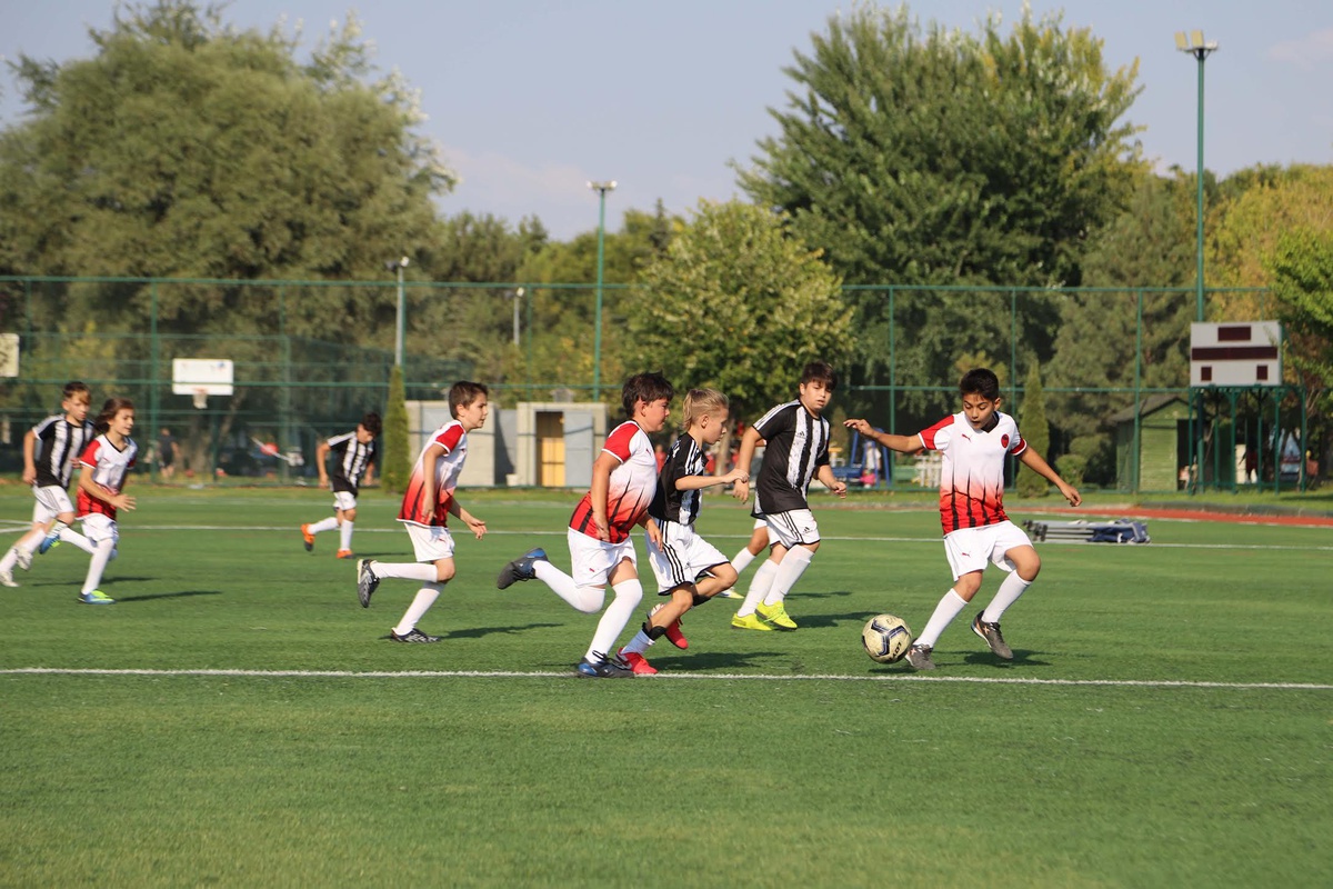 Futbol Şenliği, Osmangazi Spor Sahası\'nda başladı