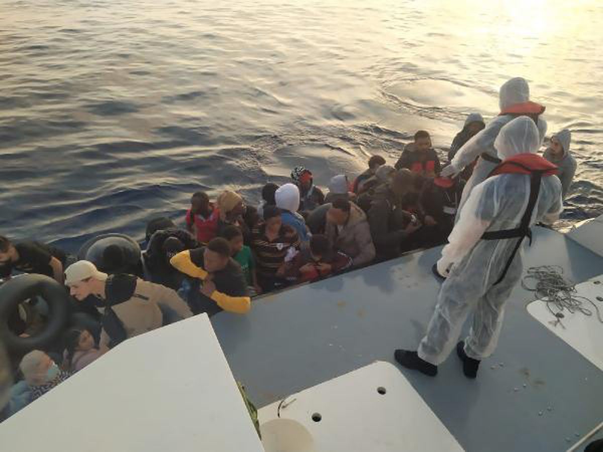 İzmir açıklarında 166 kaçak göçmen kurtarıldı