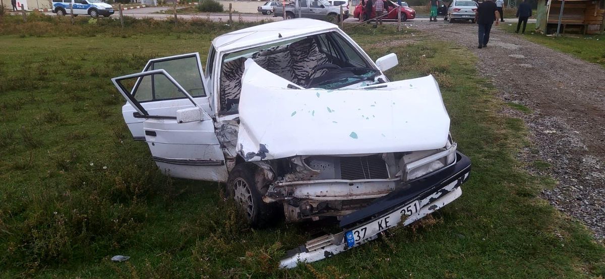 Kastamonu\'da iki otomobil çarpıştı: 6 yaralı