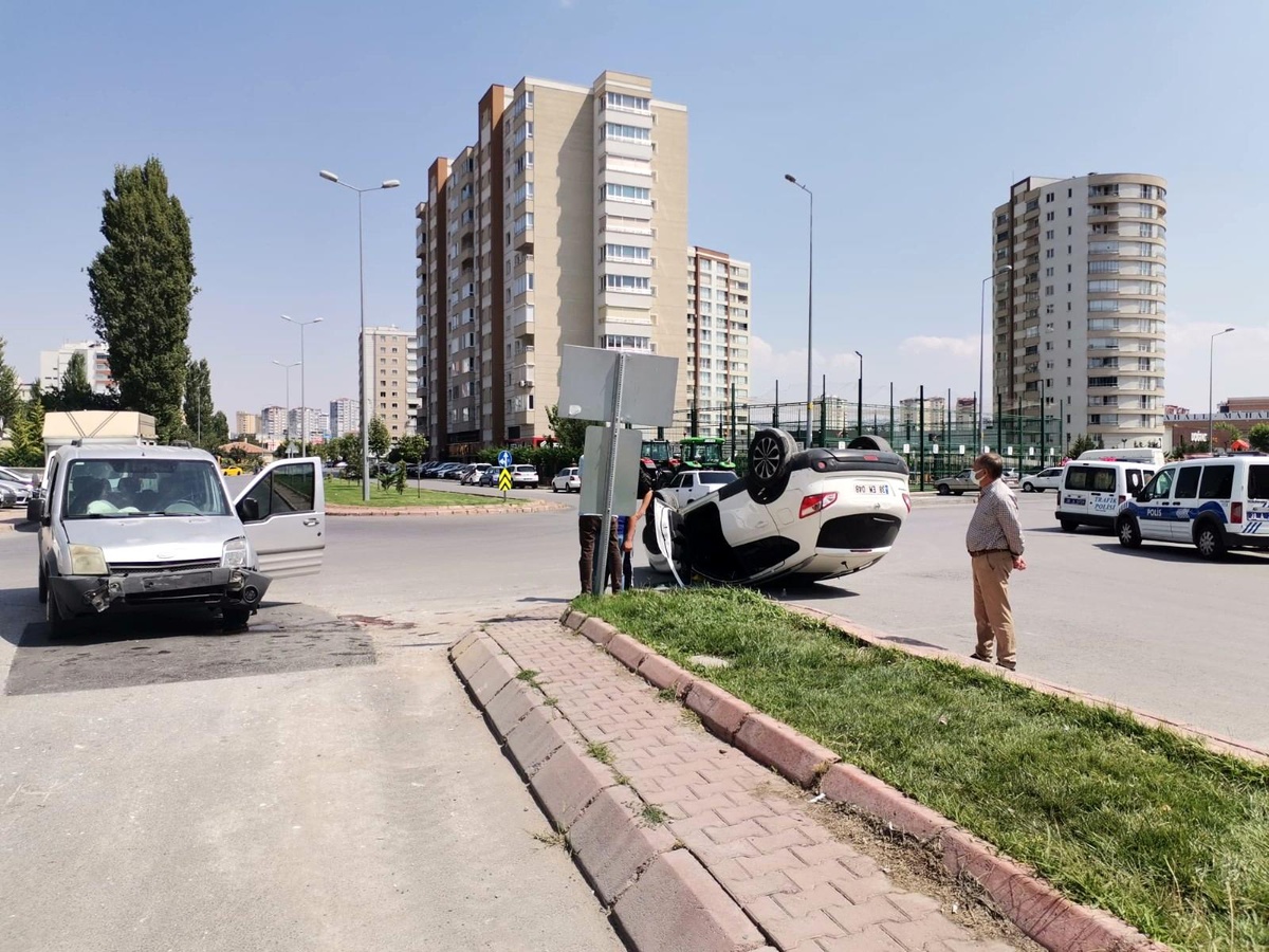 Kaza yapan otomobil takla attı: 3 yaralı