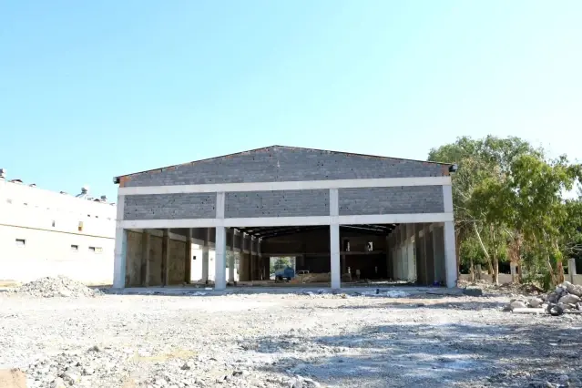 Kemer'de beton santrali ve kilitli taş fabrikasının yapım çalışmaları devam ediyor