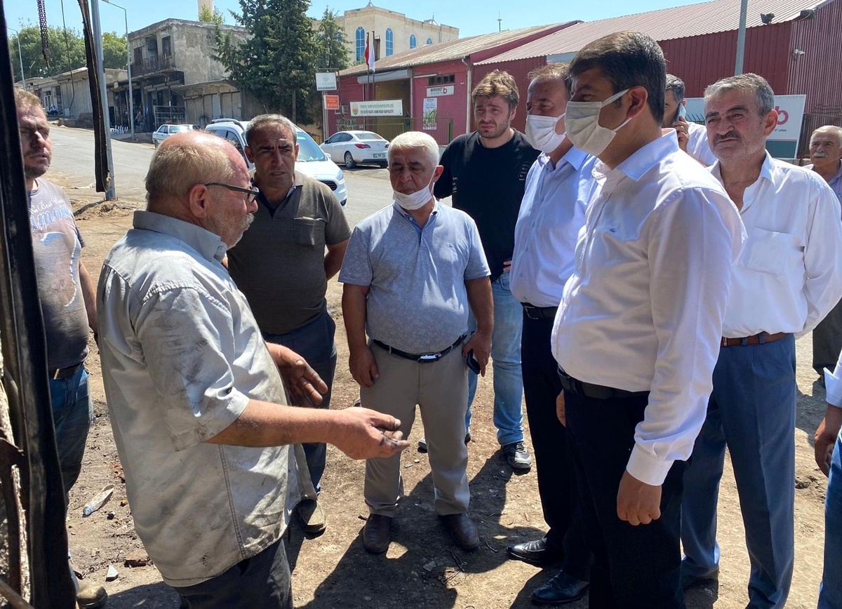 Milletvekili Tutdere, demirciler çarşısı esnafıyla bir araya geldi