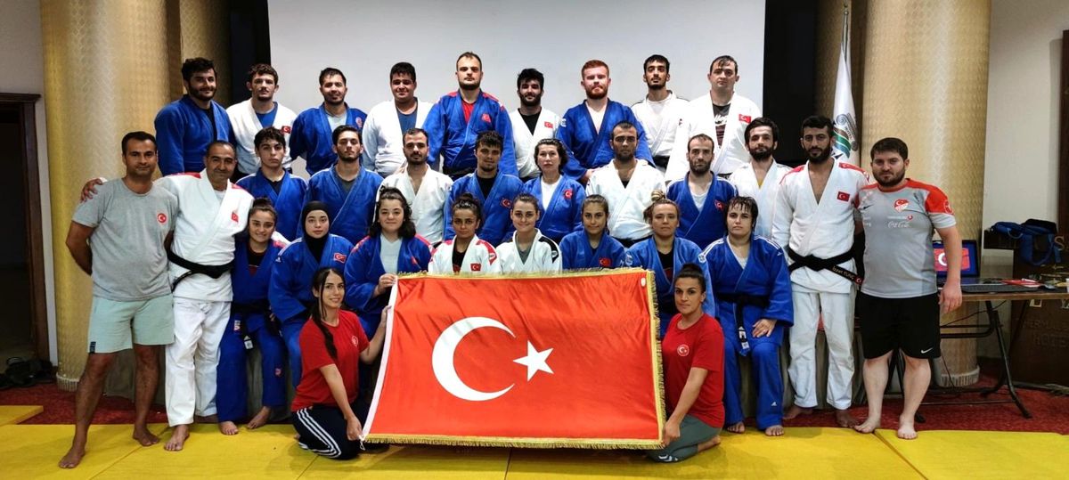 Milli judocular Dünya Şampiyonası\'na Salihli\'de hazırlanıyor