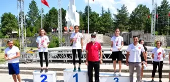 Milli takıma seçilen Sıla Ata 'Büyük Zafer Koşusu'nda birinci oldu