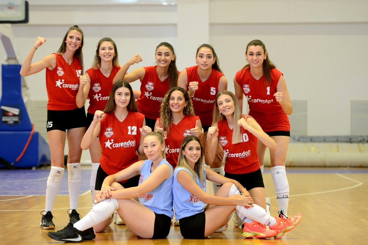 Muratpaşa Belediyespor voleybol takımı yeni sezon çekimleri için kamera karşısında