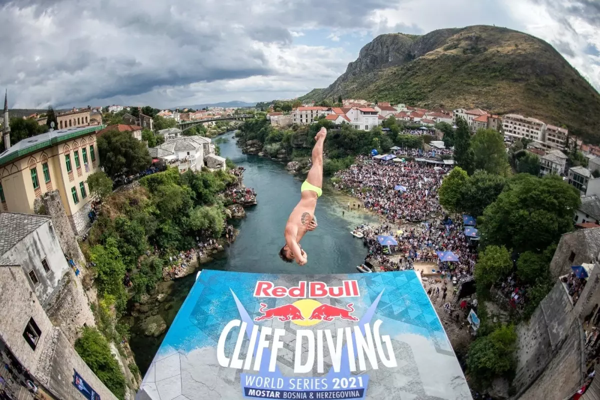 Red Bull Cliff Diving\'in Mostar ayağında kazananlar Rhiannan Iffland ve Gary Hunt oldu