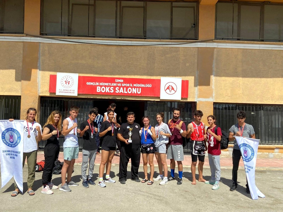 Şehzadeler\'in sporcuları şampiyonaya damga vurdu