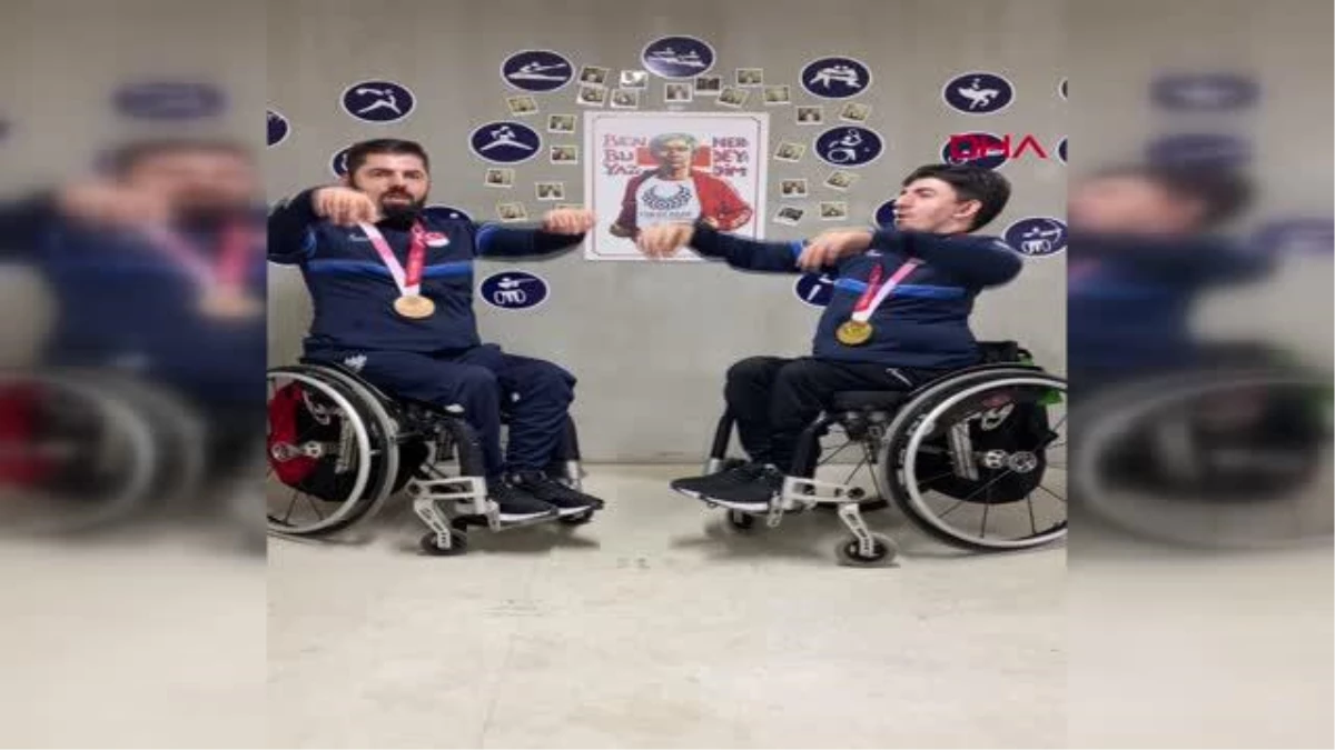 SPOR Paralimpik madalyalı Abdullah ve Ali Öztürk\'ten horon eşliğinde kutlama