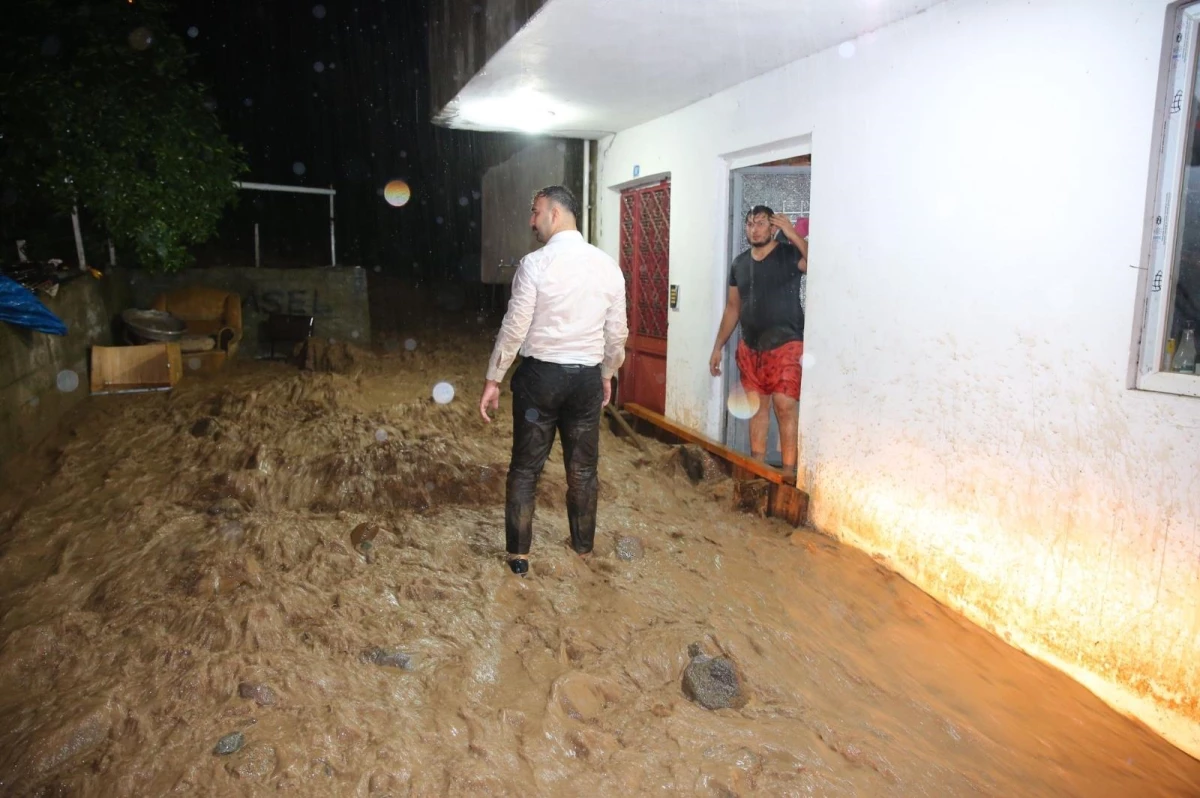 Trabzon\'da şiddetli yağış Yomra ilçesinde su baskınlarına neden oldu