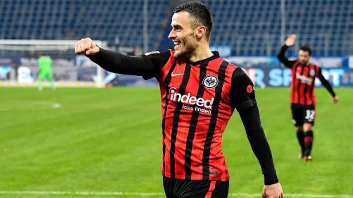 Filip Kostic\'in Lazio\'ya transferi yanlış mail adresi sebebiyle iptal oldu