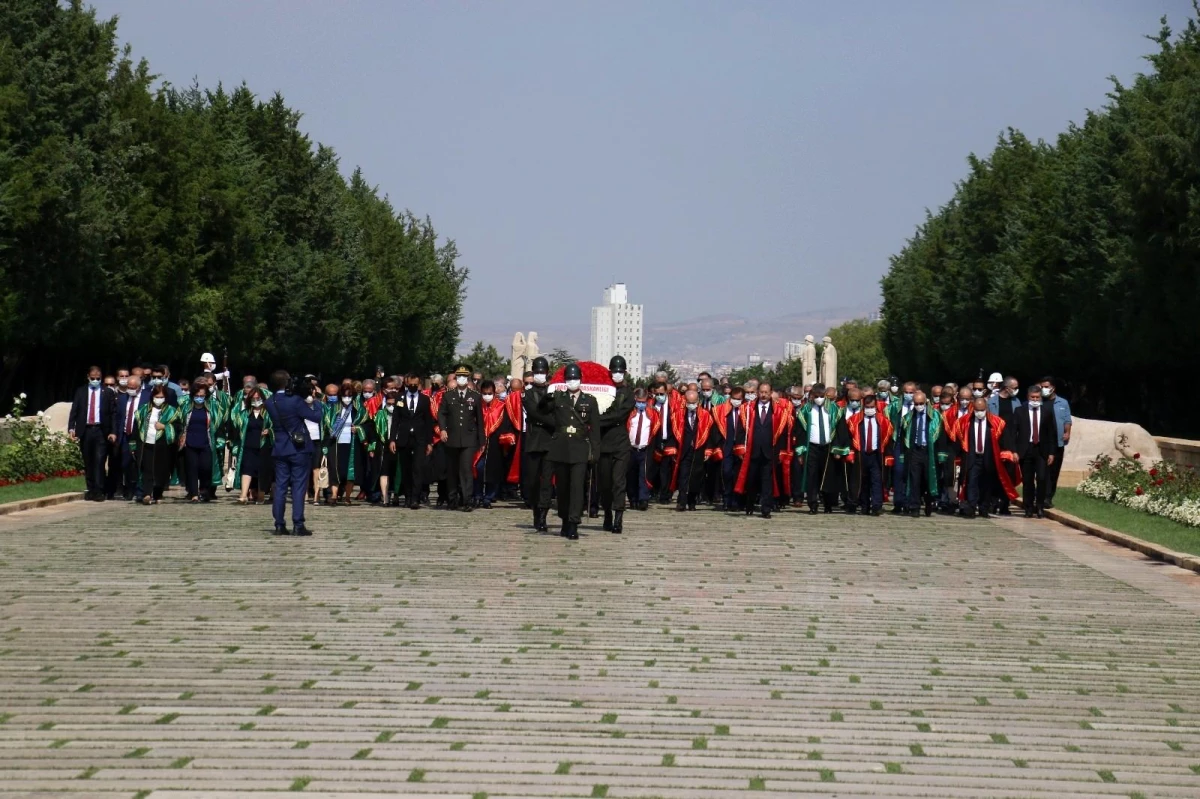 Yargıtay adli yılın ilk gününde Anıtkabir\'e ziyaret gerçekleştirdi