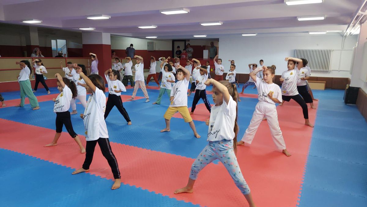 Yaz Spor Okullarıyla ilçelerde binlerce öğrenci sporla tanıştı