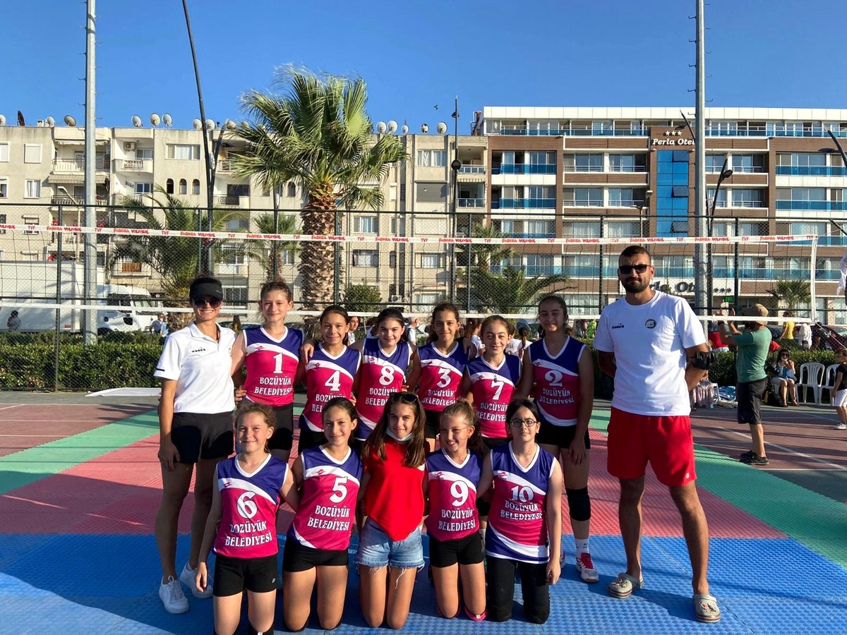 Zafer Kupası Mini Voleybol Ligi şampiyonu oldular