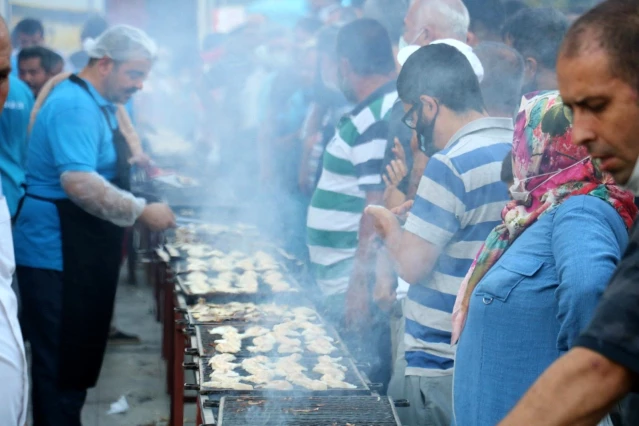 Balık festivalinde 5 bin ekmek arası balık kısa sürede tükendi