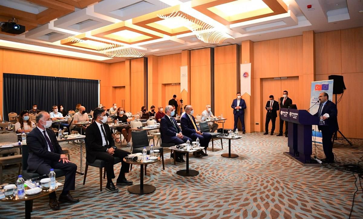 Balıkçılık faaliyetlerinde stok değerlendirme uygulamaları semineri Trabzon\'da yapıldı