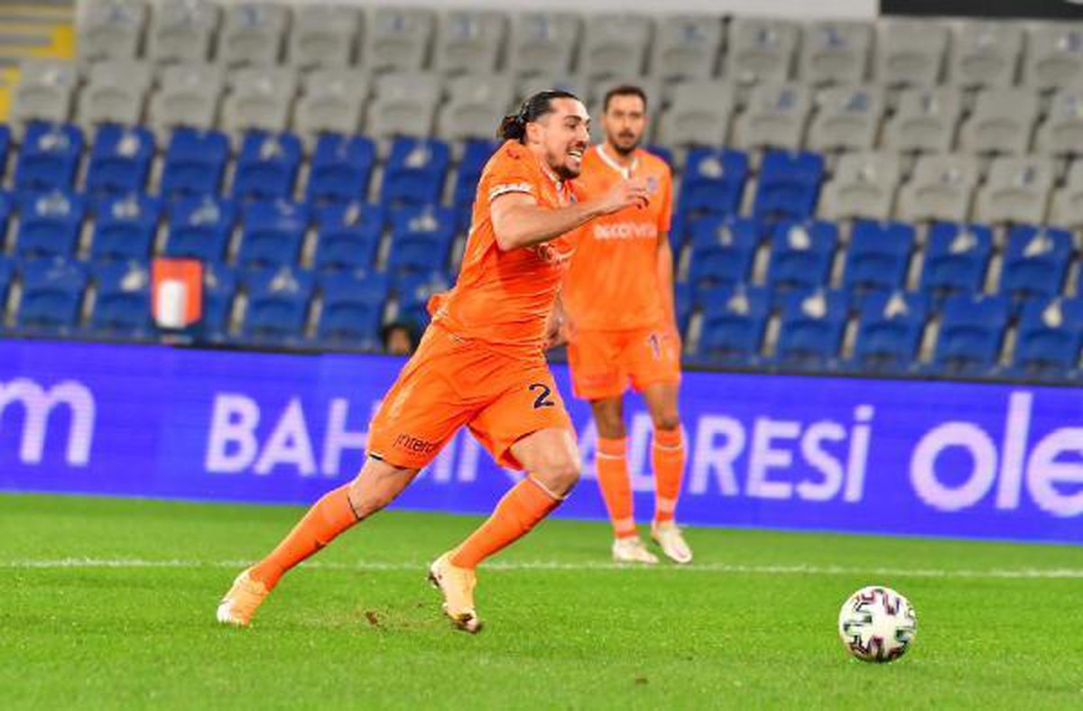 Başakşehir\'de Crivelli gidiyor, M\'Bala Nzola geliyor