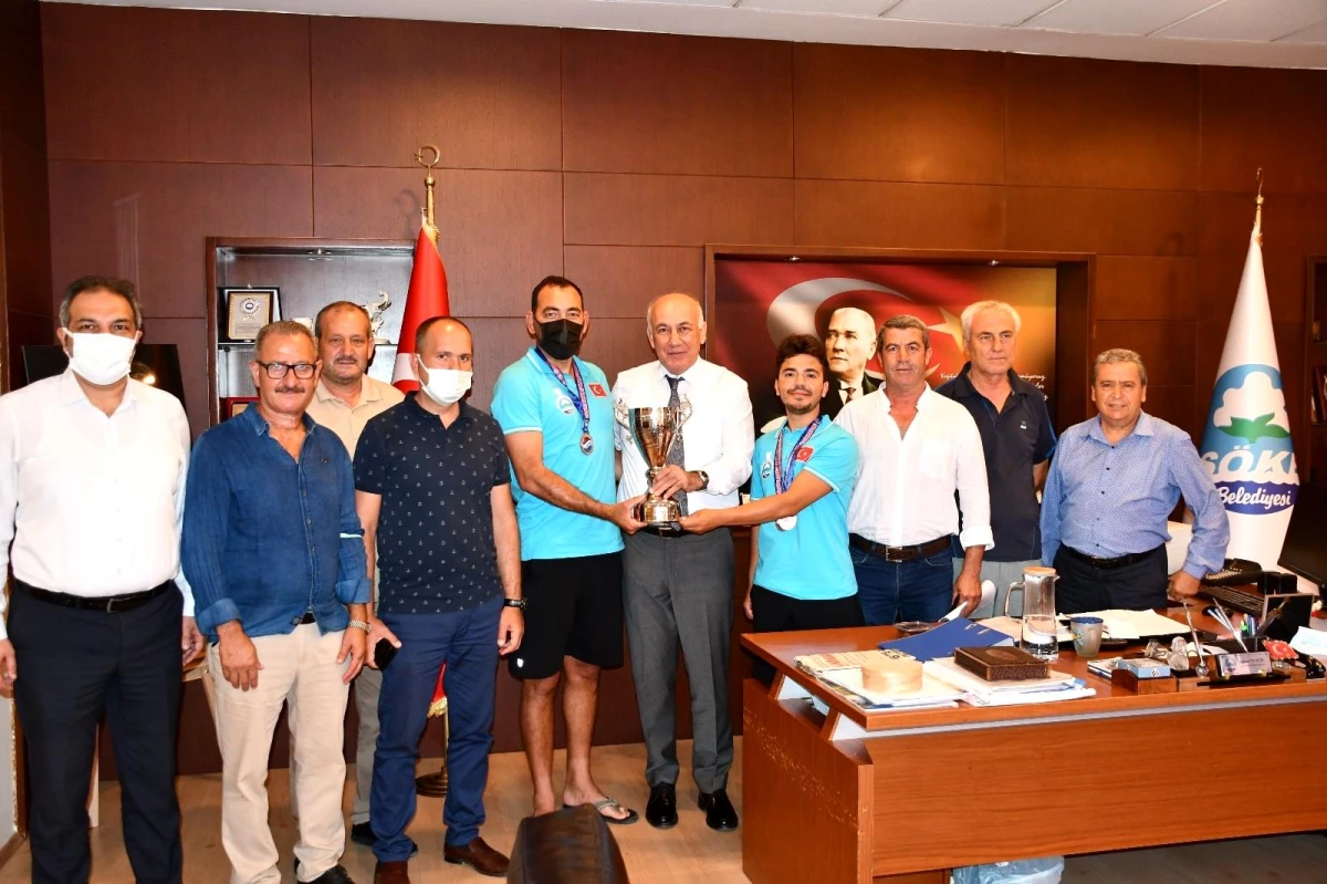 Başkan Tuncel, Söke\'nin Türkiye ikincisi balık avı takımını ağırladı