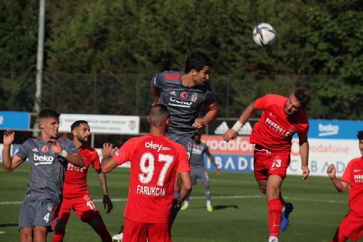 Beşiktaş, özel maçta Ümraniyespor\'u 4 - 0 yendi