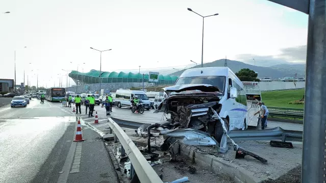 İşçileri taşıyan servis aracı yol ayrımındaki bariyerlere çarptı: 6 yaralı