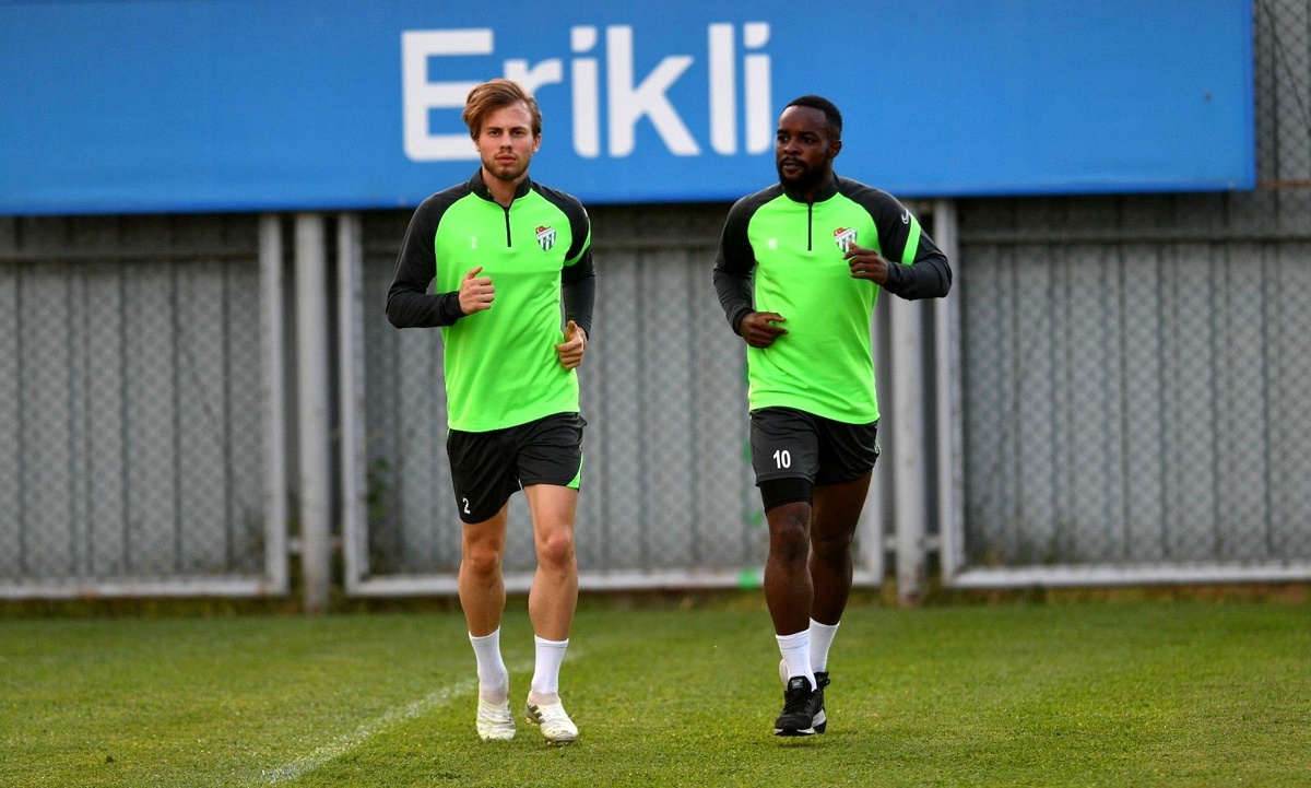 Bursaspor\'da İsmail Çokçalış ve Reagy Ofosu takımdan ayrı çalıştı