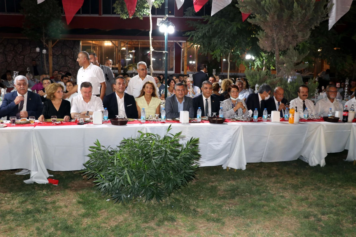 CHP Grup Başkanvekili Özgür Özel, Hatay\'da partilileriyle bir araya geldi