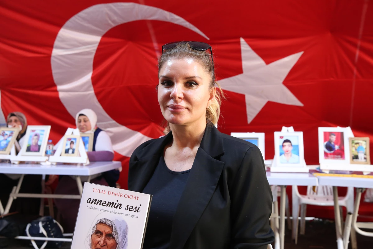 Diyarbakır annelerinin eylemini "Annemin Sesi" adıyla 3 dilde kitaplaştırdı