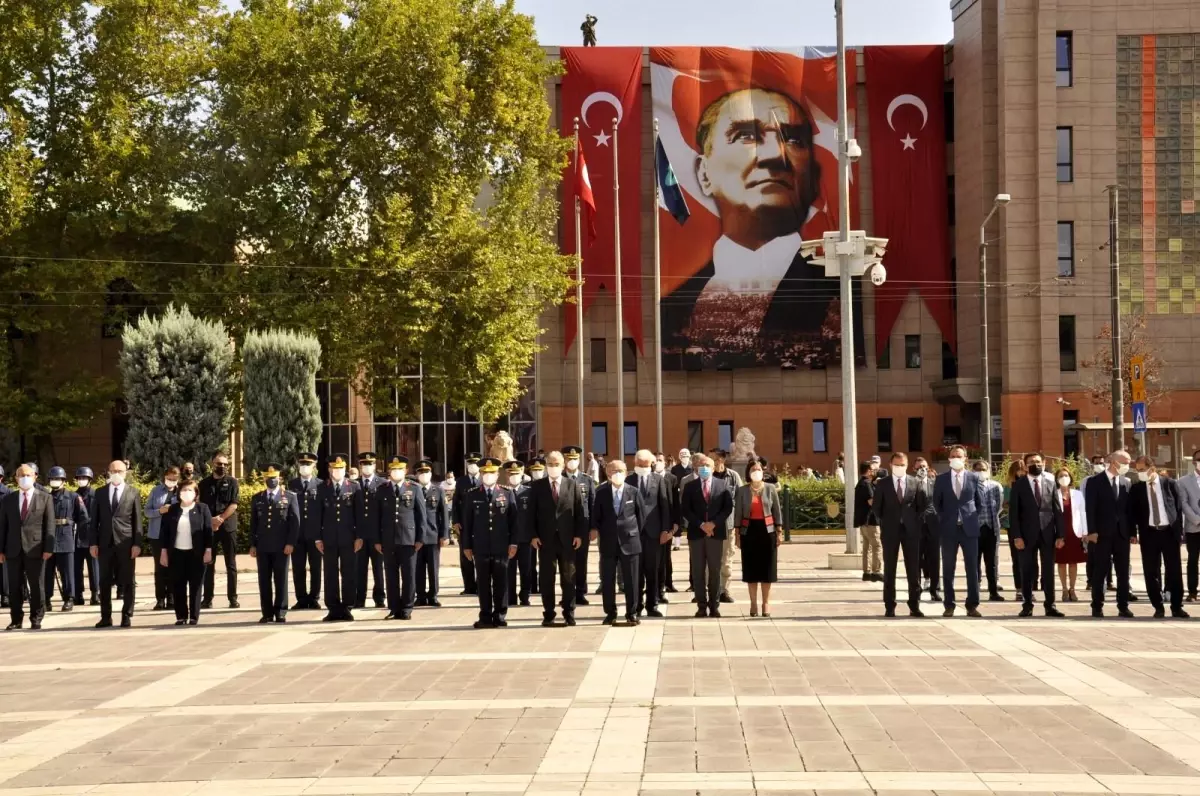 Eskişehir\'in Kurtuluşu, valilik meydanındaki törenle kutlandı