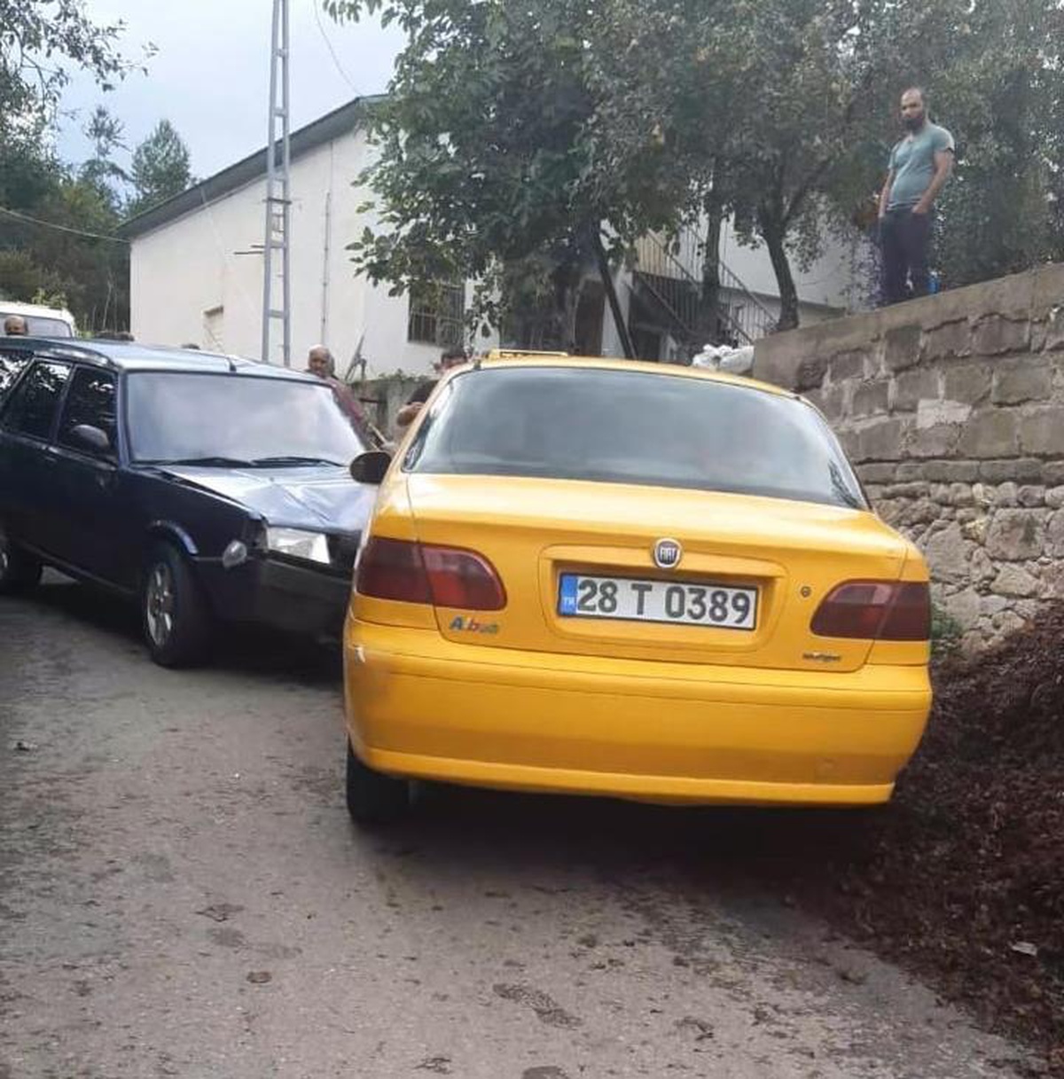 Giresun\'da taksi ile otomobil çarpıştı: 3 yaralı
