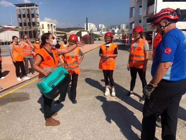 Son dakika! İzmir İtfaiyesinden afette kurtarılacak can dostlar için eğitim