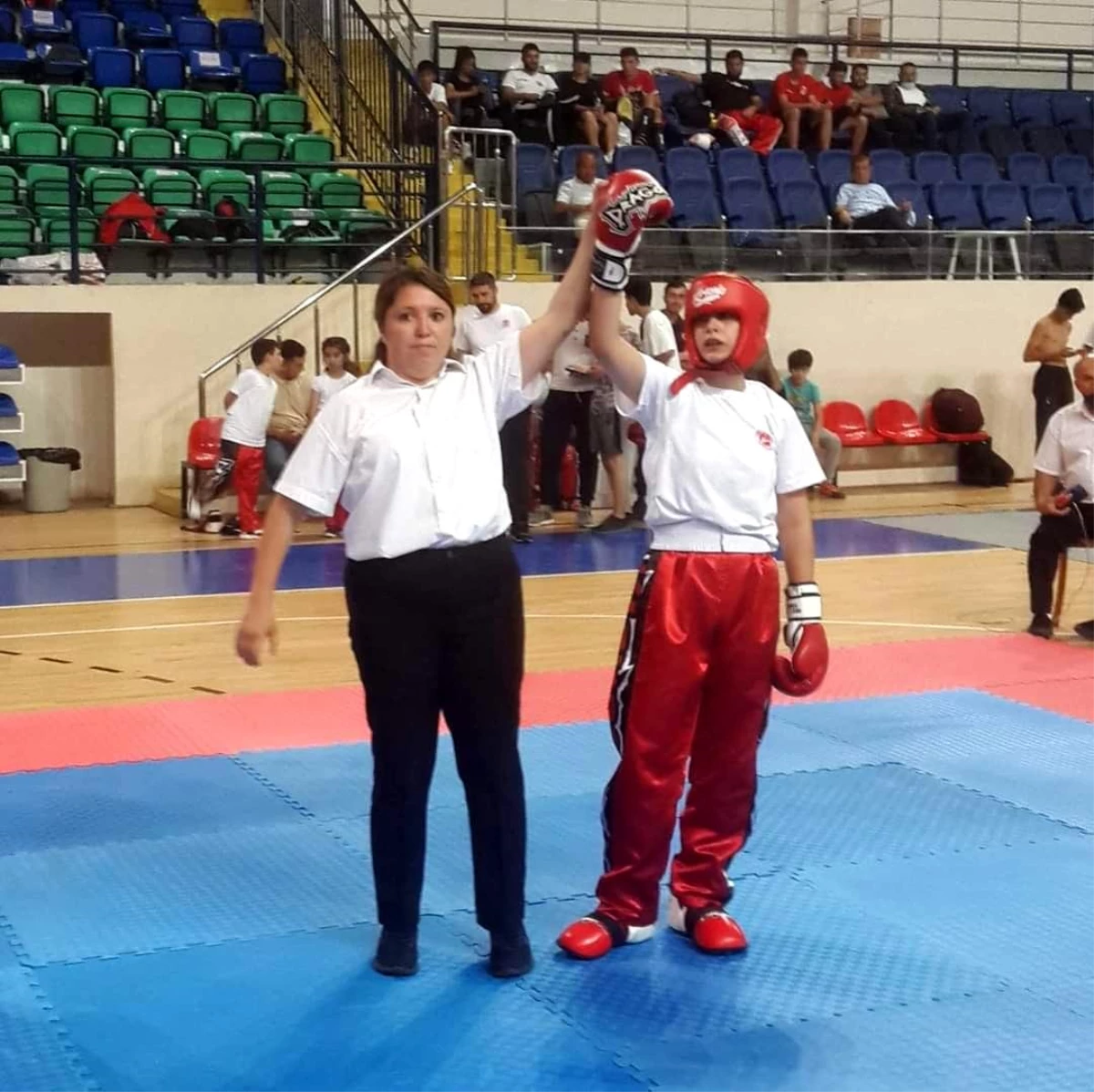 Kick Boks Hakemi Fatma Çakır\'a Balkan Şampiyonası\'nda görev