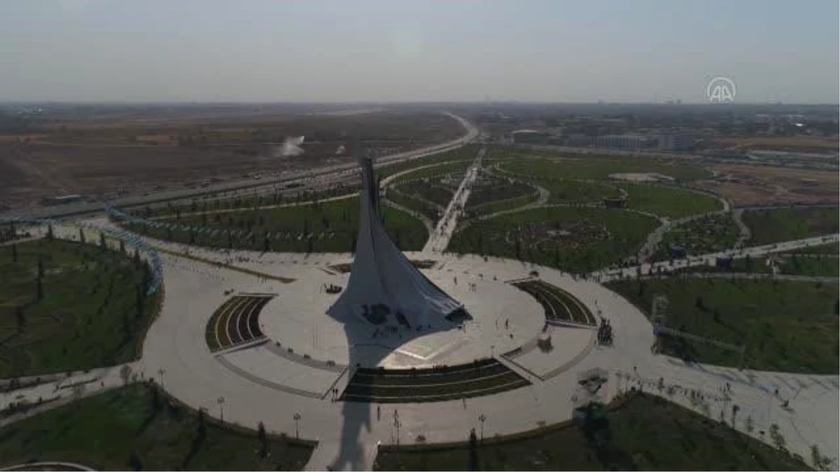 Özbekistan\'ın 30. bağımsızlık yılı için yaptırdığı anıt, Özbek halkının 3 bin yıllık kültürünü yansıtıyor