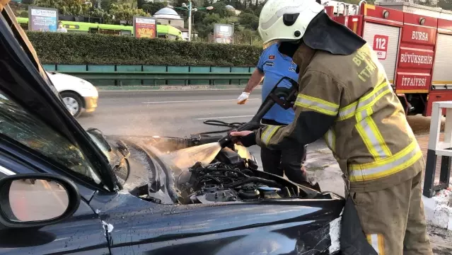 Polisten kaçan suç makinelerinin kullandığı araç, yol kenarında servis bekleyen kadına çarptı