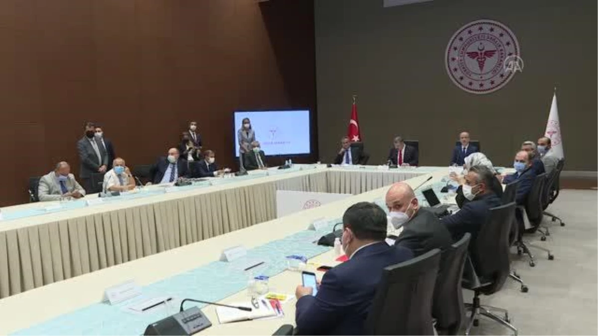 Sağlık Bakanı Koca: "(Kovid-19) Aşılanmayanların okula alınmama gibi bir durumu olmaz. Öğretmenlerimizin aşılanma oranlarının giderek arttığını...