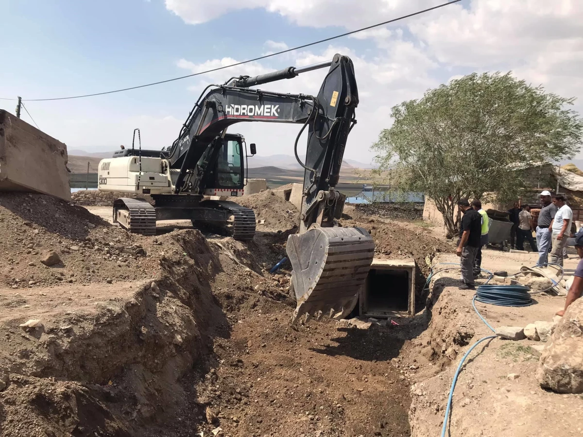 Son dakika... Saray\'da selden zarar gören mahallelerde alt ve üst yapı çalışmaları sürüyor