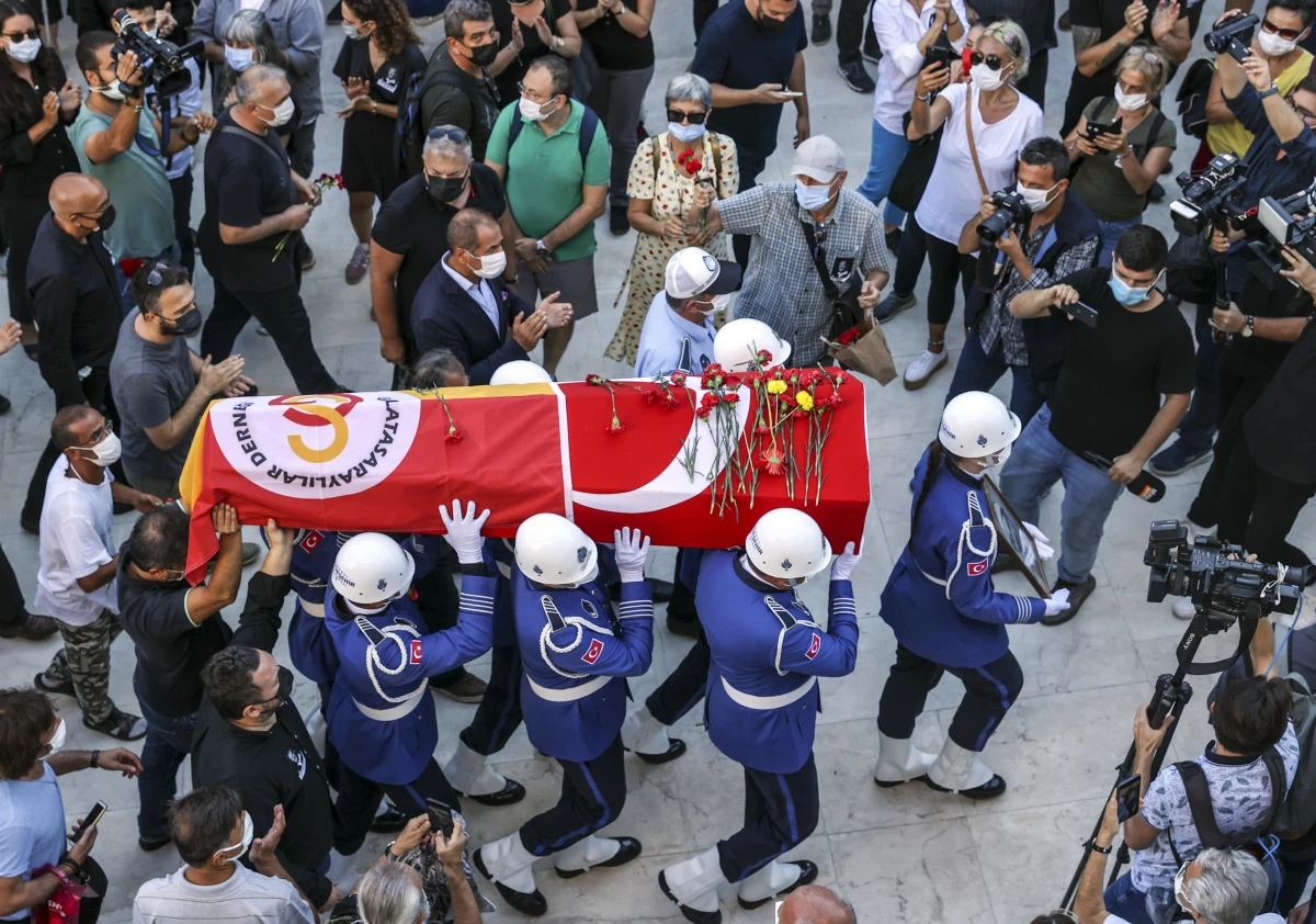 Sinema ve tiyatro sanatçısı Ferhan Şensoy, son yolculuğuna uğurlandı