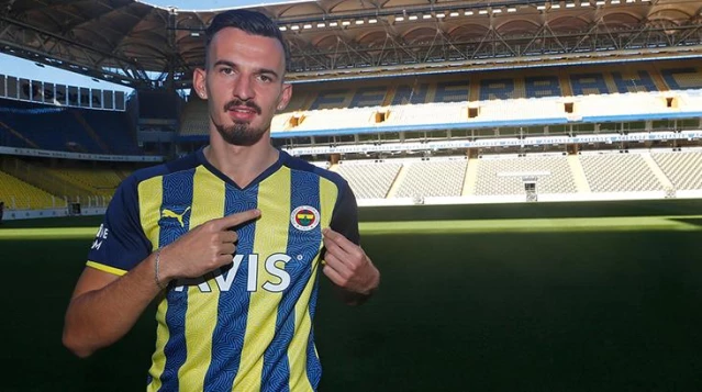 Son Dakika: Fenerbahçe, Alman golcü Mergim Berisha'yı resmen kadrosuna kattı