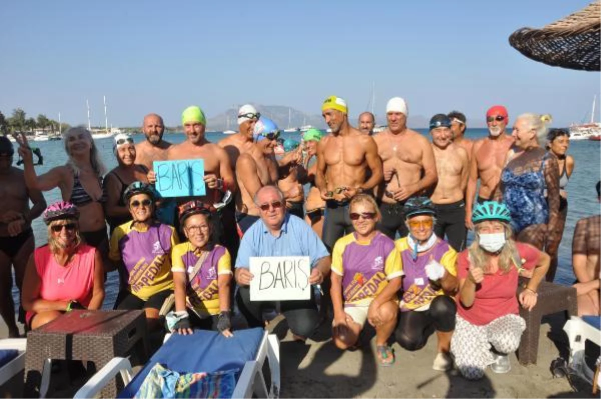 Swimmers swim for \'world peace\' in Datca
