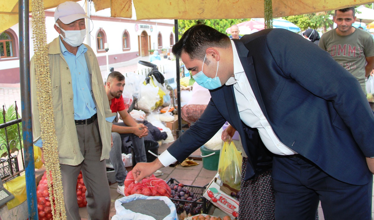 Taşova Kaymakamı Gökcecik halk pazarını ziyaret etti