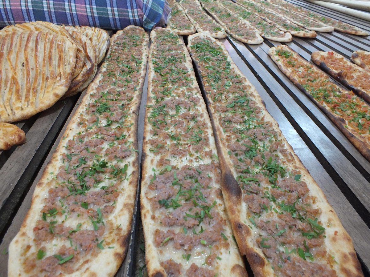 Ulaş\'ın etli pidesi büyük şehirlerde de damakları tatlandırıyor