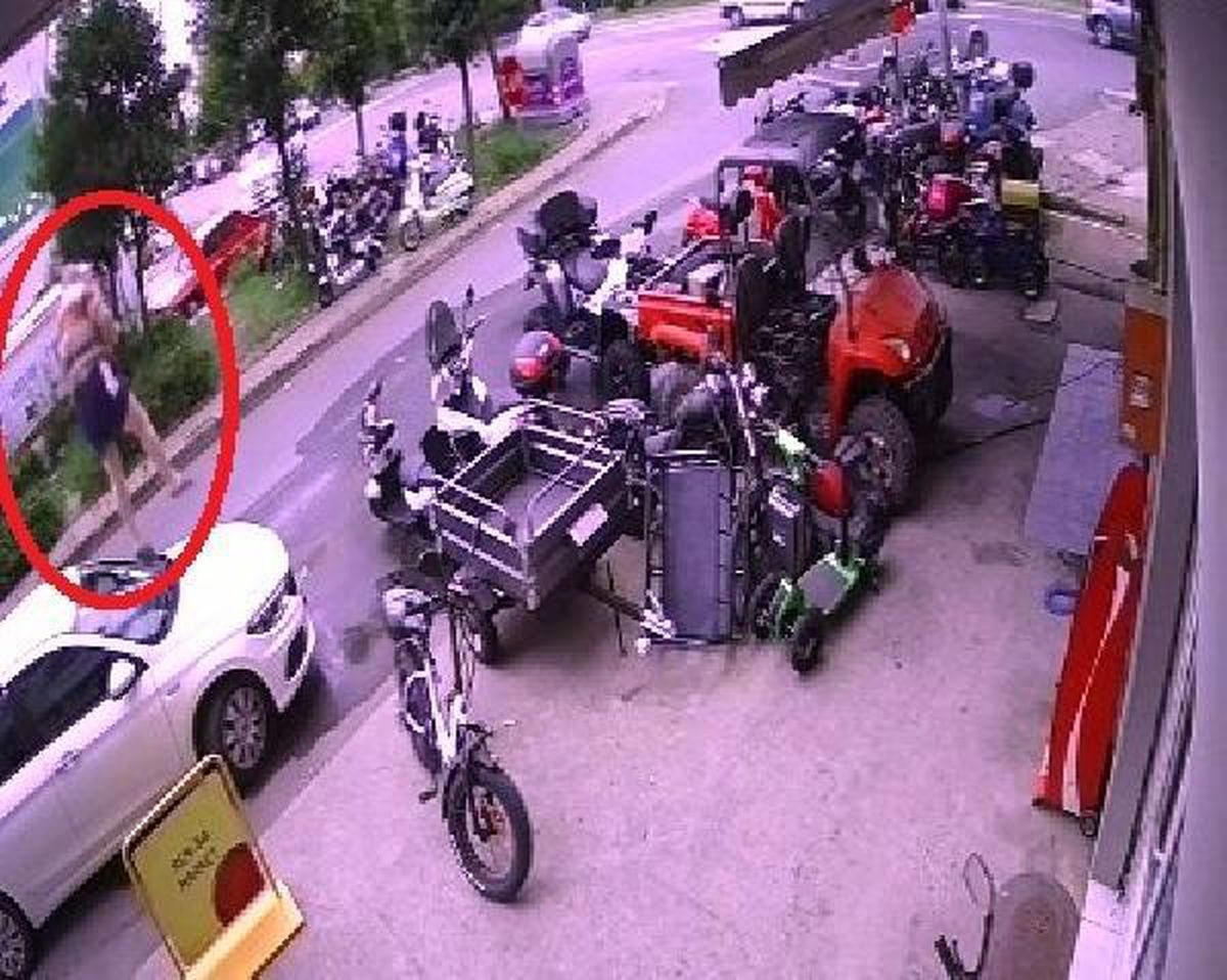Son dakika haber | 4\'üncü kattan otomobil üzerine düştü; o anlar kamerada