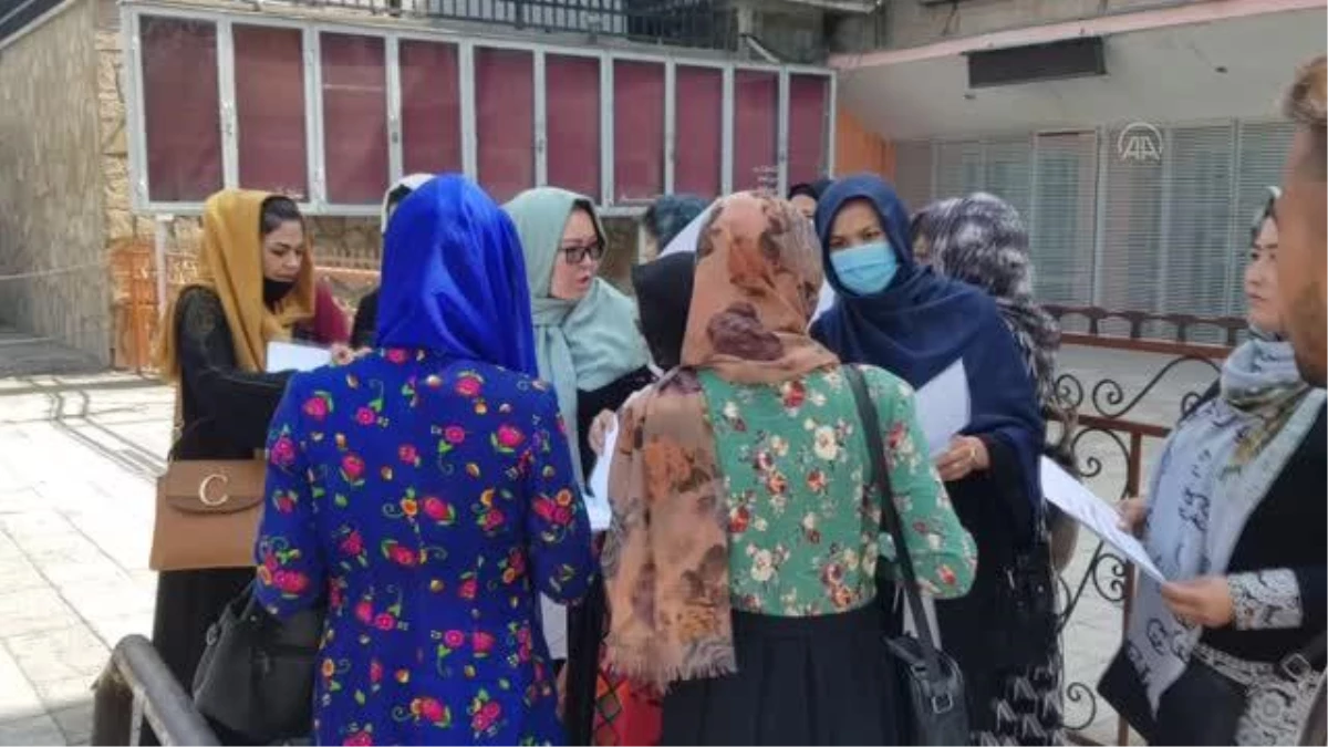 Afganistan\'ın başkenti Kabil\'de kadınlar, hakları için gösteri yaptı