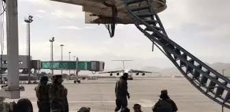 BAE, Afganistan'a gıda ve ilaç taşıyan yardım uçağı gönderdi (2)