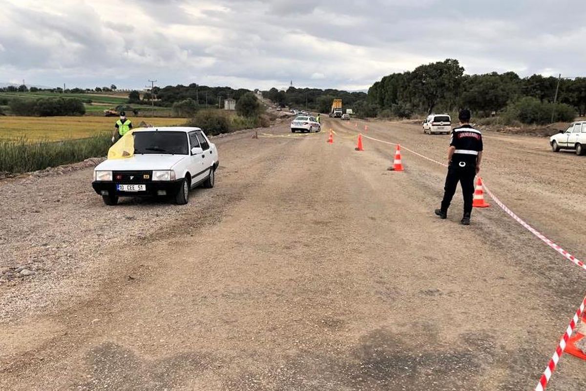 Balıkesir\'de bir kişi otomobilinde silahla öldürülmüş bulundu