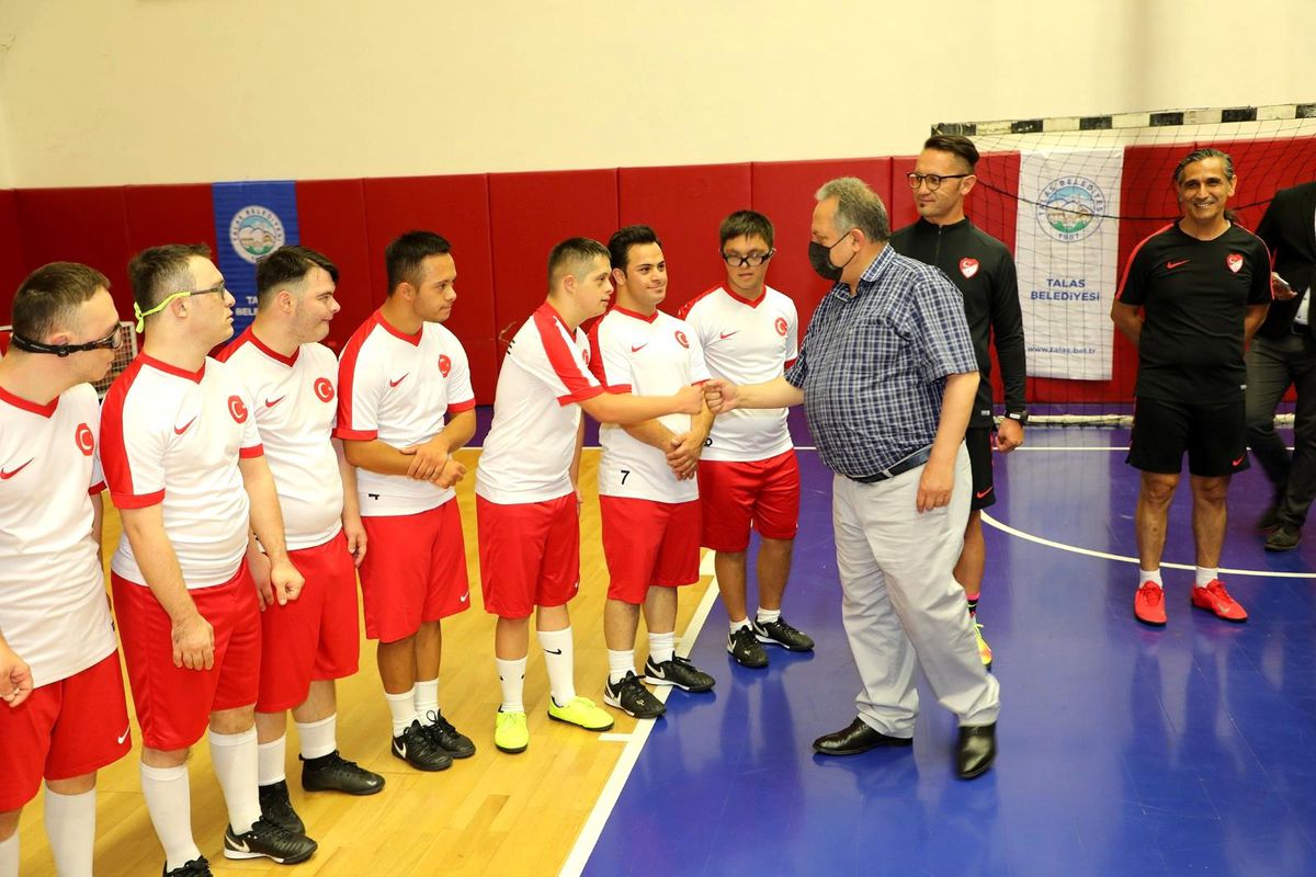 Başkan Yalçın\'dan futsal milli takımına tam destek