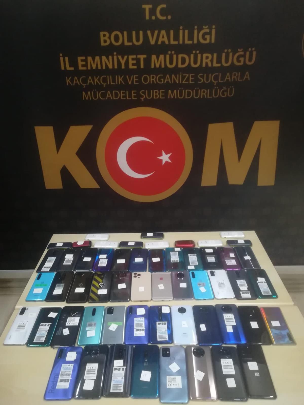 Bolu\'da çok sayıda kaçak cep telefonu ve elektronik eşya ele geçirildi