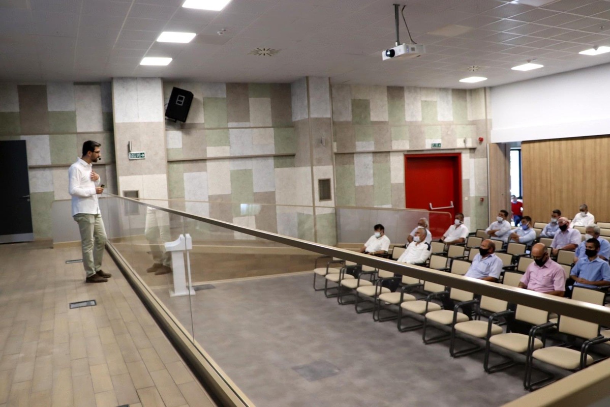 Büyükşehir Belediyesinden 750 otobüs şoförlerine hizmet içi eğitim