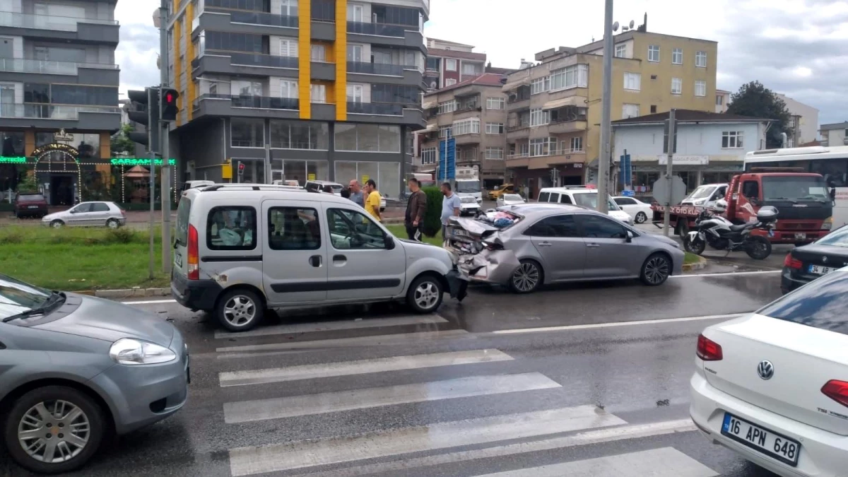 Çarşamba\'da trafik ışıklarında kaza: 1 yaralı